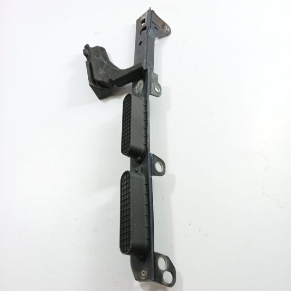 RANGE ROVER SPORT L494 FRONT RIGHT SIDE WING FENDER BRACKET MOUNT HOLDER - Image 3