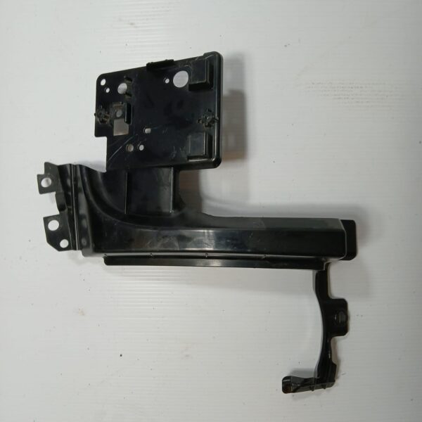 RANGE ROVER EVOQUE L538 REAR RIGHT SIDE O/S UNDER LIGHT BUMPER BRACKET MOUNT - Image 2