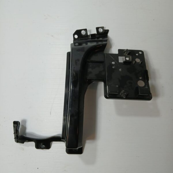 RANGE ROVER EVOQUE L538 REAR RIGHT SIDE O/S UNDER LIGHT BUMPER BRACKET MOUNT - Image 3